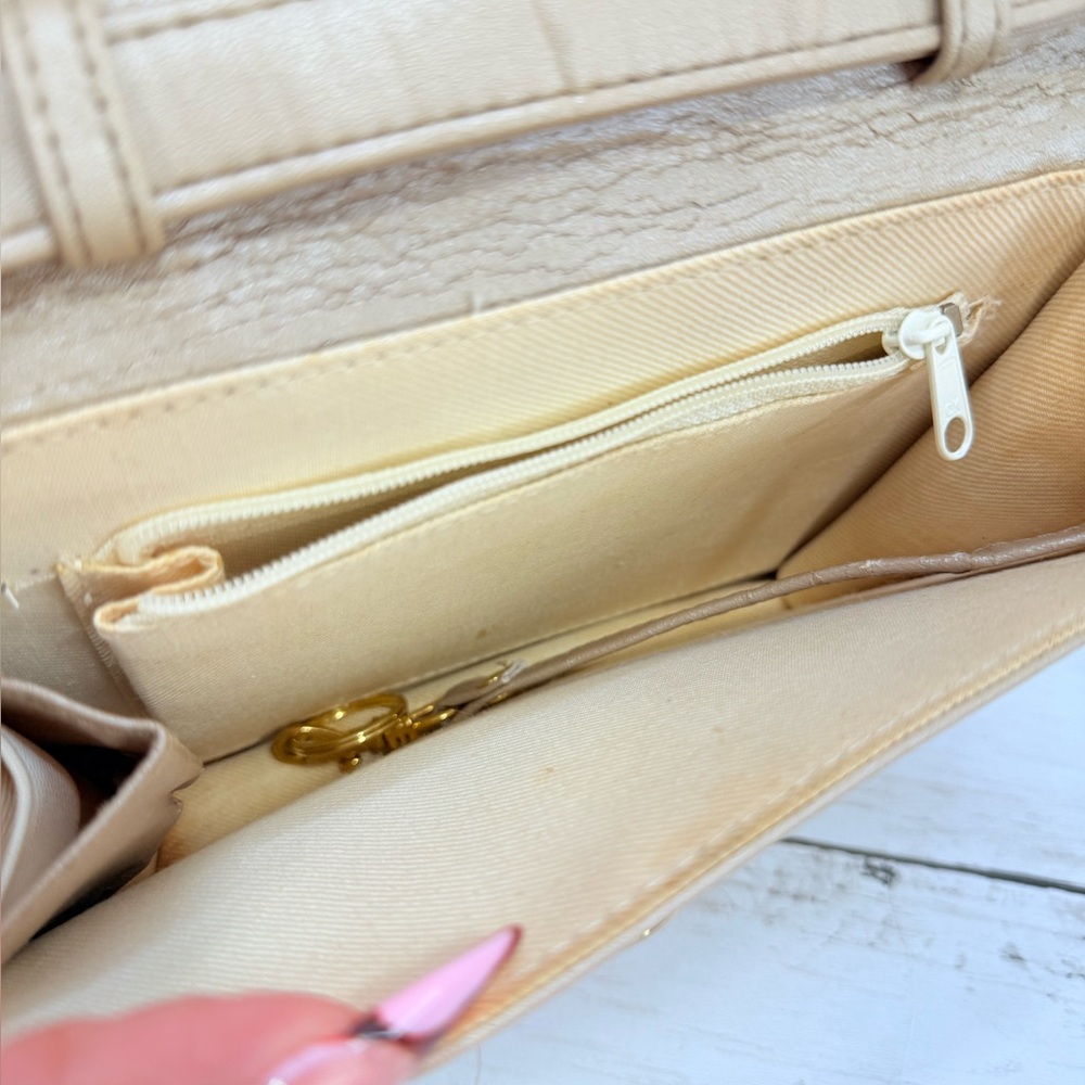 Vintage Tan 80s Faux leather Crossbody Hand bag purse With Mirror & Key Chain - Picture 8 of 13